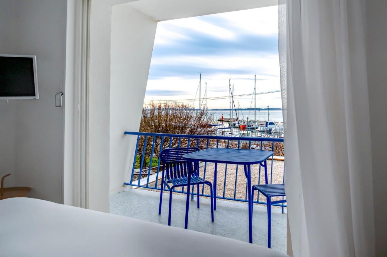 Hotel La Reine Jane Hyères Esterno foto